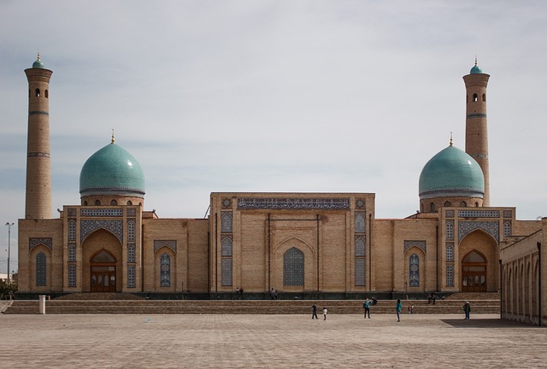 Viaje en grupo a Uzbekistan con guía acompañante desde Madrid