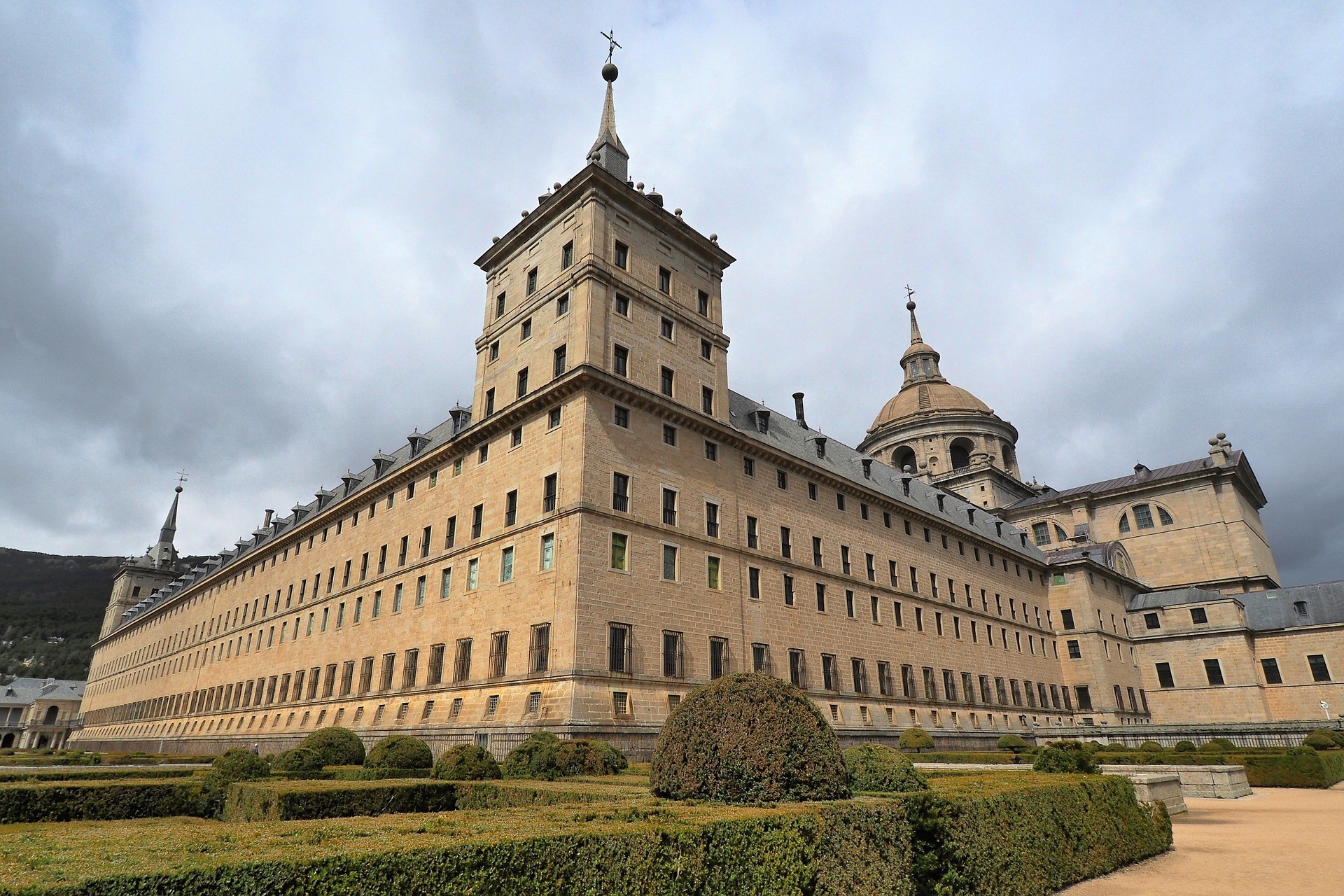 Madrid y alrededores y puy du fou